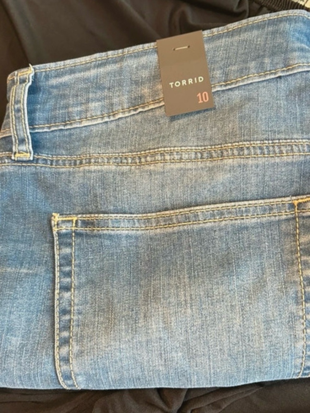 Torrid High Rise Jean shorts - Picture 4 of 8